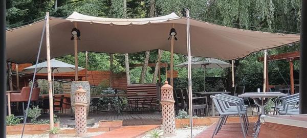 Restaurant / Authentique et charmante guinguette des bords de Marne