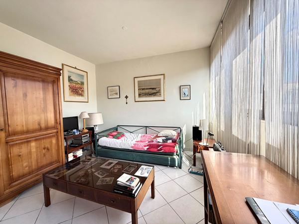 Studio quartier Jeanne d'Arc + parking