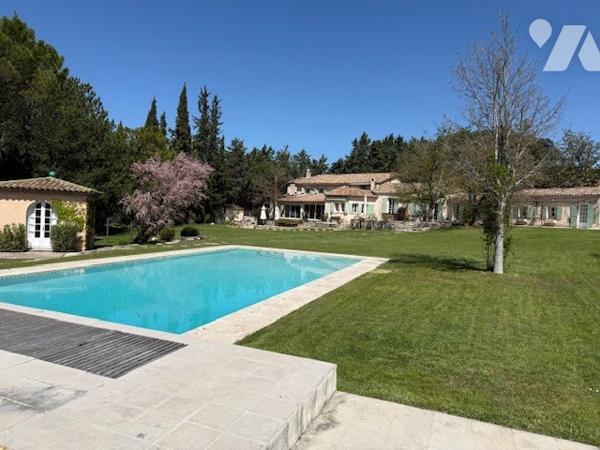 Vente Notariale  Exceptionnelle Propriété  avec dépendances, piscine –  Venelles