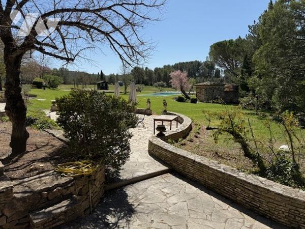 Vente Notariale  Exceptionnelle Propriété  avec dépendances, piscine –  Venelles