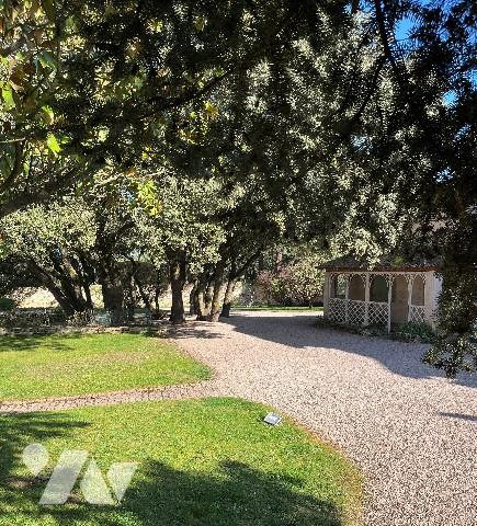 Vente Notariale  Exceptionnelle Propriété  avec dépendances, piscine –  Venelles