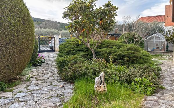 Maison à vendre    4 pièces •  Peyruis