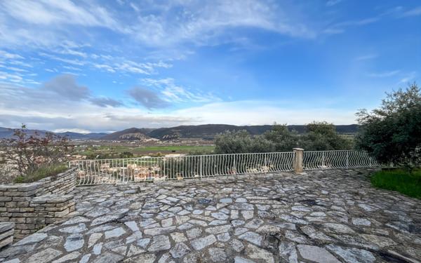 Maison à vendre    4 pièces •  Peyruis