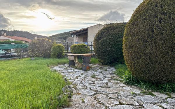 Maison à vendre    4 pièces •  Peyruis