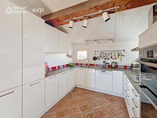 Élégante Maison de Village avec Terrasse Panoramique