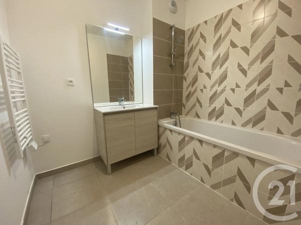 Appartement T3 à vendre  3 pièces - 70,10 m 2   CLERMONT L HERAULT  - 34