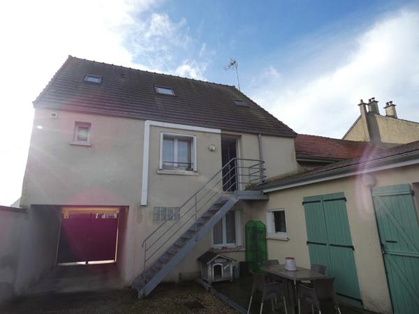 Immeuble  de rapport à 5 minutes de Nanteuil Le Haudouin