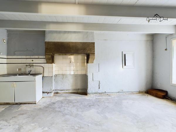 MAISON DE VILLE À RÉNOVER AVEC DÉPENDANCE