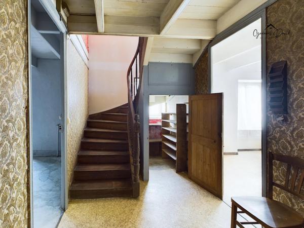 MAISON DE VILLE À RÉNOVER AVEC DÉPENDANCE