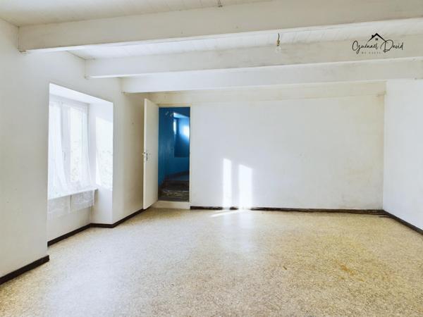 MAISON DE VILLE À RÉNOVER AVEC DÉPENDANCE