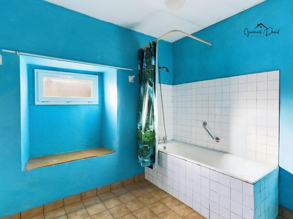 MAISON DE VILLE À RÉNOVER AVEC DÉPENDANCE