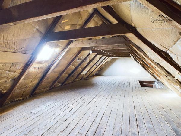 MAISON DE VILLE À RÉNOVER AVEC DÉPENDANCE