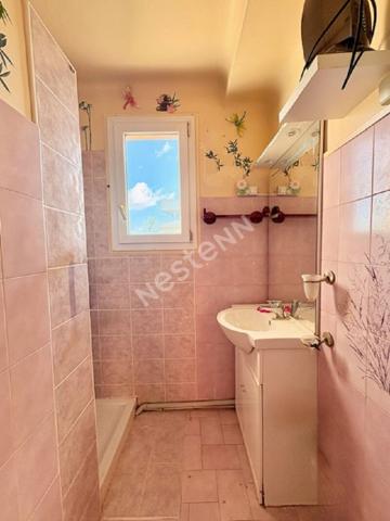 Appartement à rafraichir Marseille 8ème de 55 m²  RESIDENCE LE COLLET VIEILLE CHAPELLE