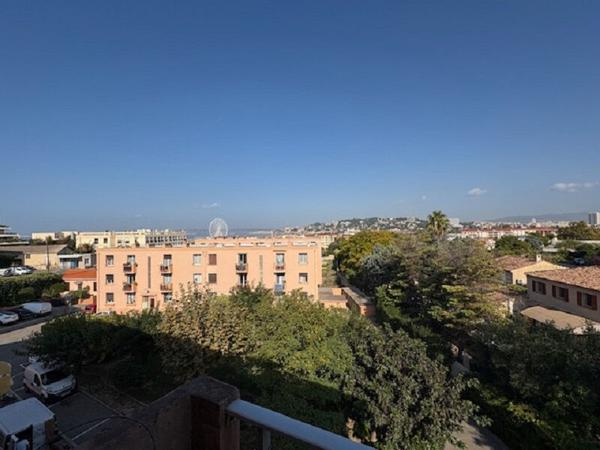 Appartement à rafraichir Marseille 8ème de 55 m²  RESIDENCE LE COLLET VIEILLE CHAPELLE