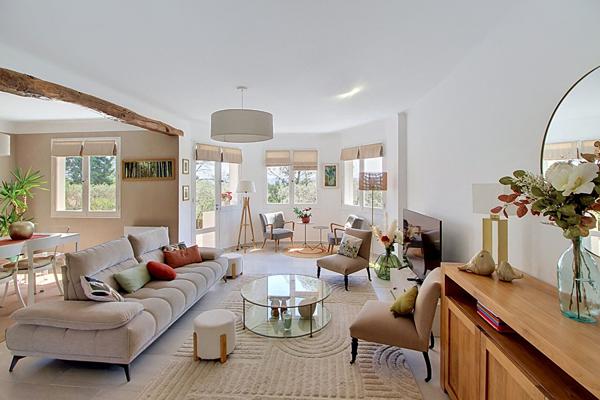 A VENDRE à LORGUES ! Maison de type T6 pièces  de 144 m² + piscine + garage sur un terrain de 1692m²