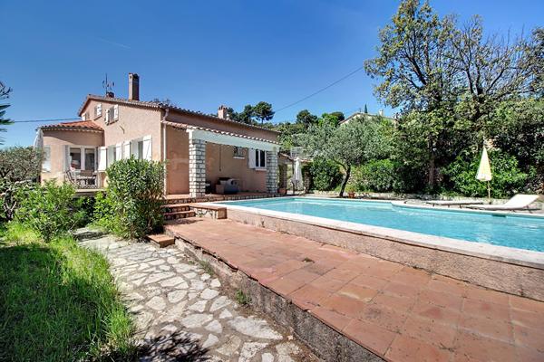 A VENDRE à LORGUES ! Maison de type T6 pièces  de 144 m² + piscine + garage sur un terrain de 1692m²