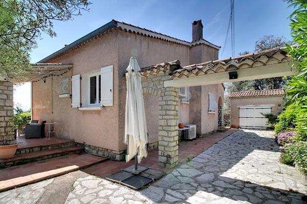 A VENDRE à LORGUES ! Maison de type T6 pièces  de 144 m² + piscine + garage sur un terrain de 1692m²