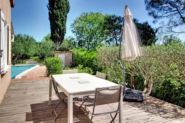 A VENDRE à LORGUES ! Maison de type T6 pièces  de 144 m² + piscine + garage sur un terrain de 1692m²