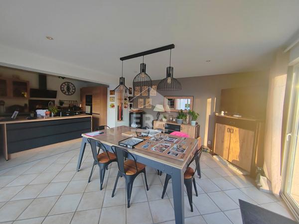 MAISON T8 A VENDRE - PERIPHERIE DE BLOIS ? FAMILIALE, TRES BON ETAT, SPACIEUSE, SOUS-SOL, TERRASSES ET GARAGE