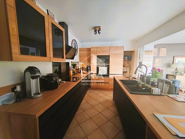 MAISON T8 A VENDRE - PERIPHERIE DE BLOIS ? FAMILIALE, TRES BON ETAT, SPACIEUSE, SOUS-SOL, TERRASSES ET GARAGE