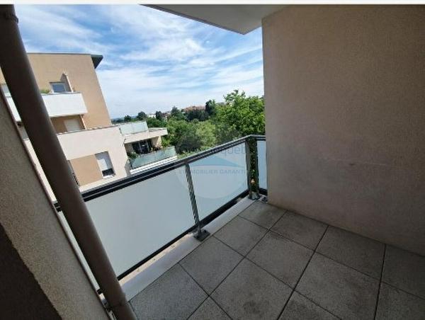 Appartement studio meublé à louer à Décines Charpieu - Centre-ville