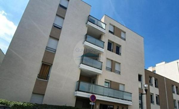 Appartement studio meublé à louer à Décines Charpieu - Centre-ville