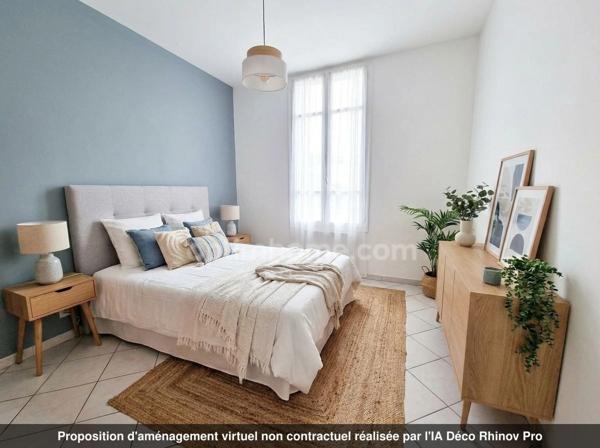 Maison individuelle avec jardin et stationnements