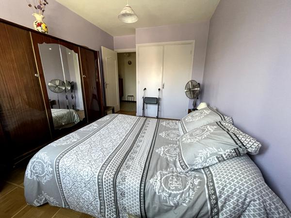 République Villeurbanne - Spacieux T5 traversant de 105 m² avec balcon, cave et stationnement
