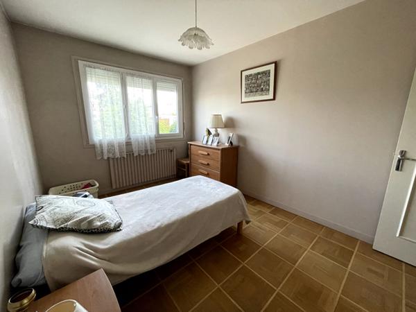 République Villeurbanne - Spacieux T5 traversant de 105 m² avec balcon, cave et stationnement