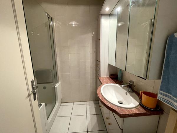 République Villeurbanne - Spacieux T5 traversant de 105 m² avec balcon, cave et stationnement