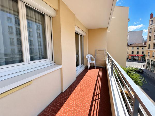 République Villeurbanne - Spacieux T5 traversant de 105 m² avec balcon, cave et stationnement