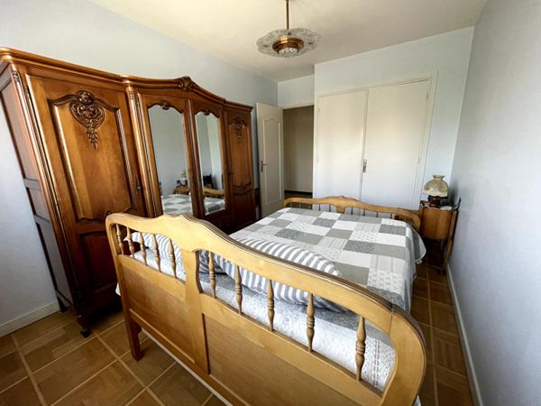 République Villeurbanne - Spacieux T5 traversant de 105 m² avec balcon, cave et stationnement