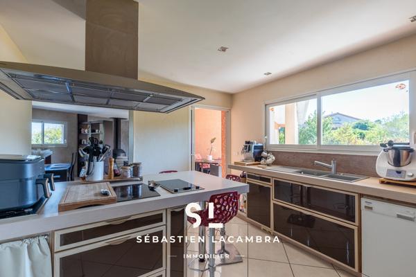 Maison de plain-pied avec piscine, 4 chambres et 3 008 m² de terrain