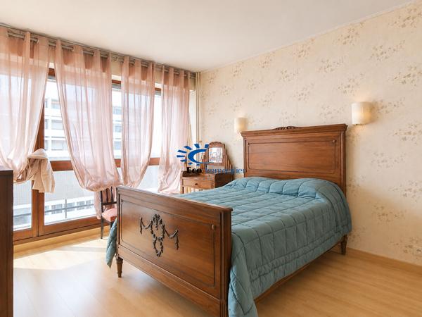 LA ROCHELLE - APPARTEMENT D ENVIRON 99m² - BALCONS ET STATIONNEMENT La rochelle LA ROCHELLE - APPARTEMENT D ENVIRON 99m² - BALCONS ET STATIONNEMENT La rochelle
