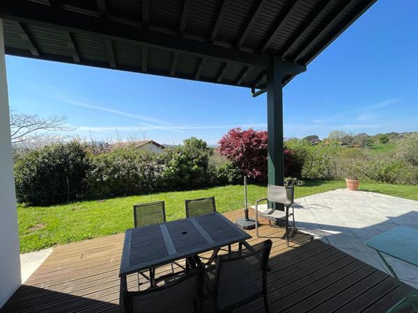 Ustaritz, Propriété familiale avec vue montagnes
