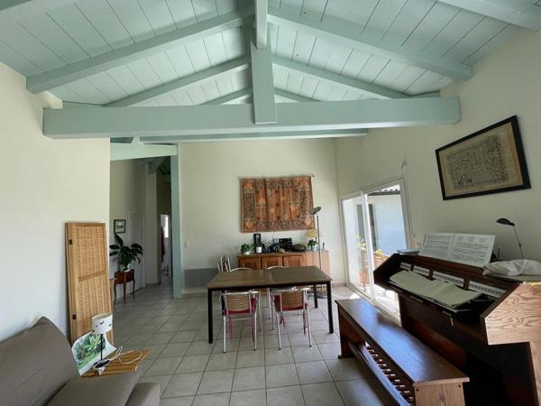 Ustaritz, Propriété familiale avec vue montagnes