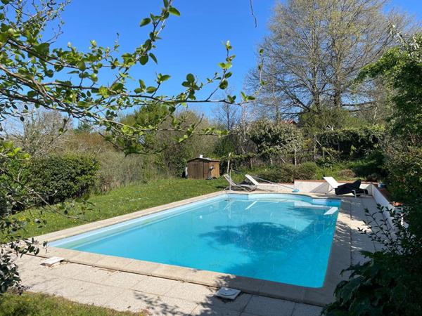 Ustaritz, Propriété familiale avec vue montagnes
