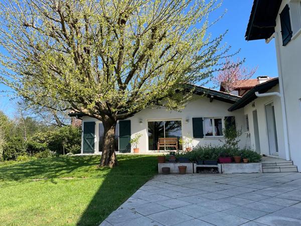 Ustaritz, Propriété familiale avec vue montagnes