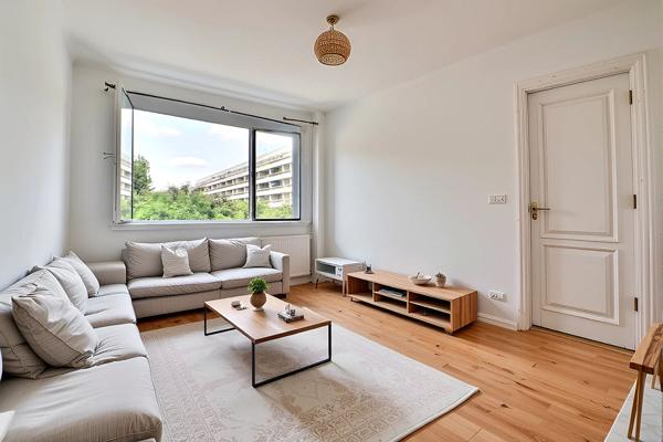 Appartement Stains 2 pièce(s) 43 m2 + PARKING+ CAVE + BALCON