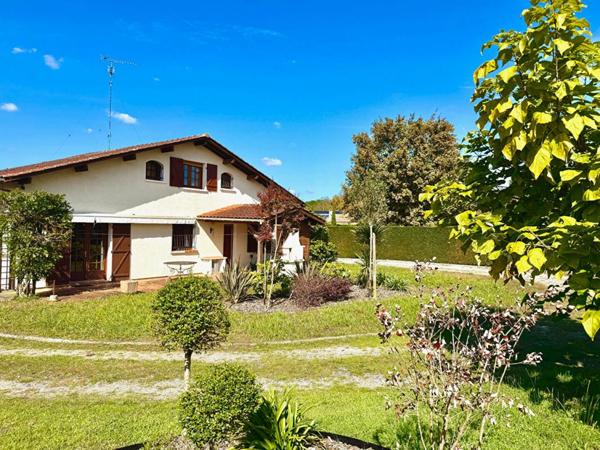 Maison Salles 6 pièces 142 m2 grand terrain et double garage + piscine