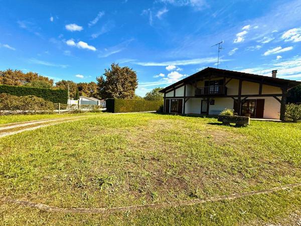 Maison Salles 6 pièces 142 m2 grand terrain et double garage + piscine