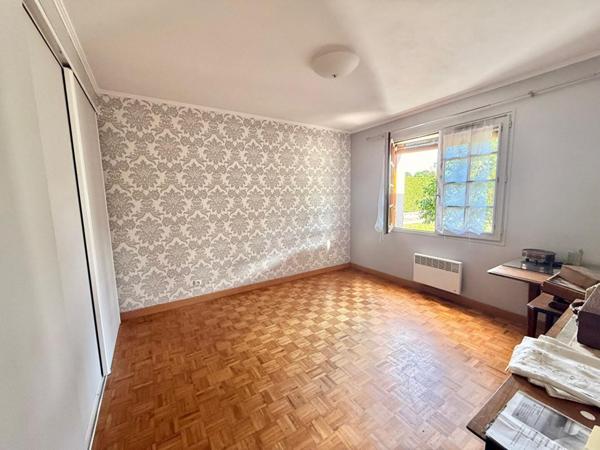 Maison Salles 6 pièces 142 m2 grand terrain et double garage + piscine