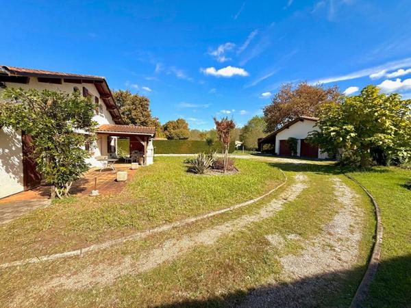 Maison Salles 6 pièces 142 m2 grand terrain et double garage + piscine