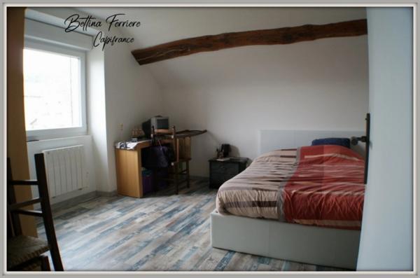 🏡 Maison en pierre rénovée avec dépendances et jardin clos