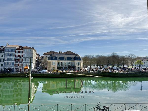 Appartement
         4 pièces
        - 100 m² Bien prestige 535 000 € *