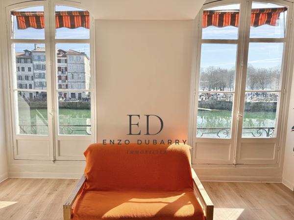 Appartement
         4 pièces
        - 100 m² Bien prestige 535 000 € *