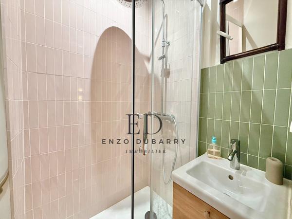 Appartement
         4 pièces
        - 100 m² Bien prestige 535 000 € *