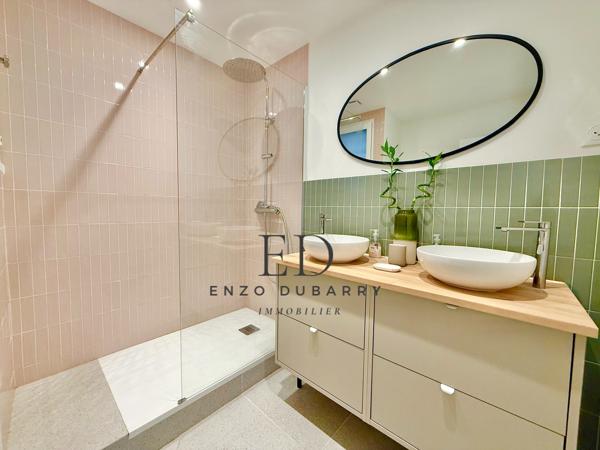Appartement
         4 pièces
        - 100 m² Bien prestige 535 000 € *