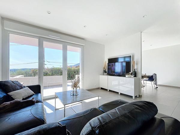 Maison moderne a vendre a Peymeinade - 3 chambres, garage double