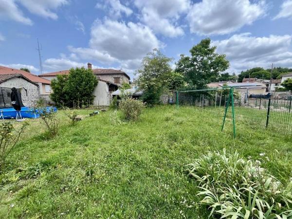 Immeuble à vendre |  Chabanais |  180 m²